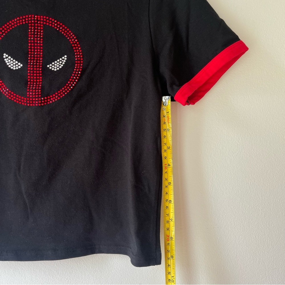 Hot Topic Black and Red Marvel Deadpool Short Sleeve Tee - Picture 6 of 9